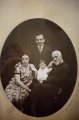Οελ. Βενιζέλος με την οικογένεια του γιου του Κυριάκο